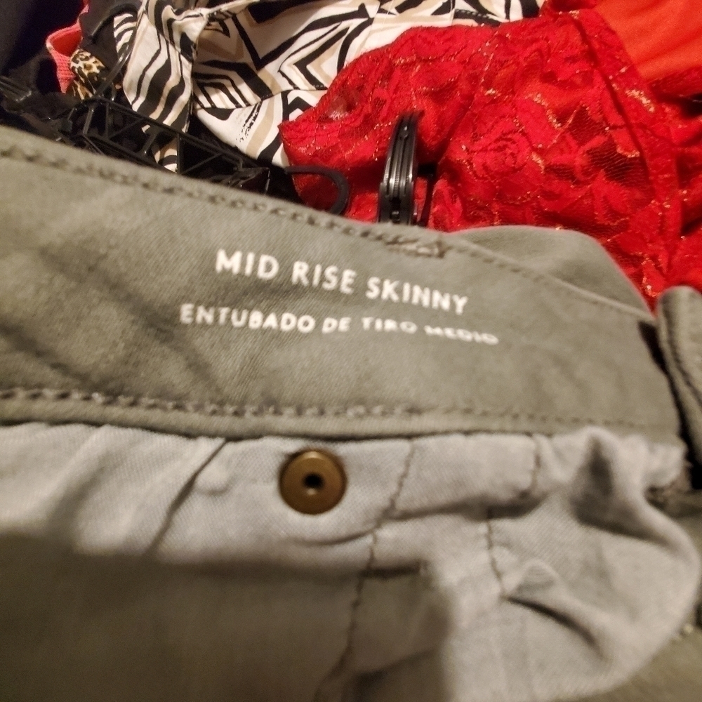 UNIVERSAL THREAD MID RISE SKINNY FRAYED HEM - Picture 5 of 6